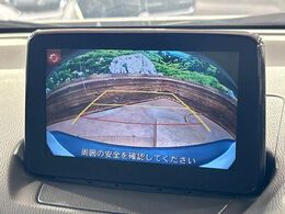 【バックカメラ】駐車時に後方がリアルタイム映像で確認できます。大型商業施設や立体駐車場での駐車時や、夜間のバック時に大活躍！運転スキルに関わらず、今や必須となった装備のひとつです！