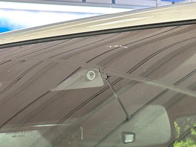 【スマートシティブレーキサポート】低速走行中に前方の車両等を認識し、衝突しそうな時は警報とブレーキで衝突回避と被害軽減をアシスト。より安全にドライブをお楽しみいただけます。