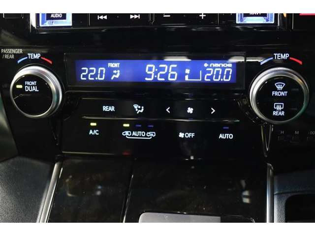 運転席と助手席、それぞれ温度調節ができ、オールシーズン快適なオートエアコンとなっております！