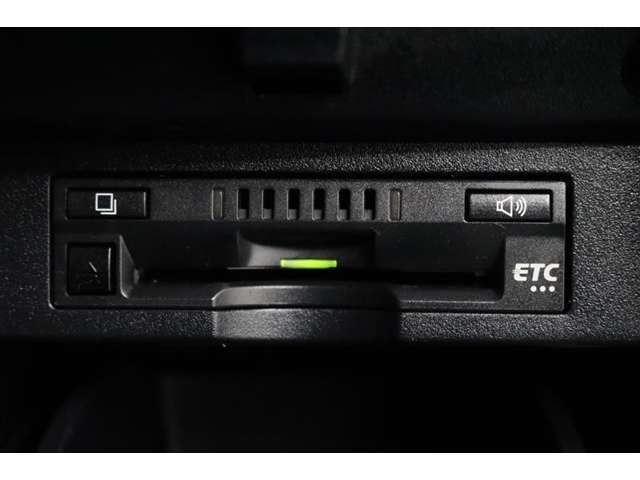 スッキリ装着されたビルトインタイプのETC！高速道路走行の料金所をノンストップで通過できます。※ ETCカードのお申し込みも当社にお任せ下さい！