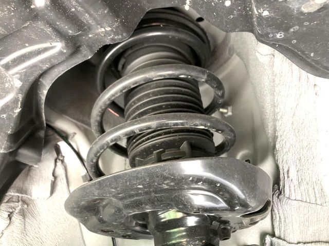 お車を安心してお乗りいただく為には、足回りの定期点検が欠かせません。サービスサポート（有償保証）では無料点検もご提供しており、安心のカーライフをお過ごしいただけるサポート体制が整っています。