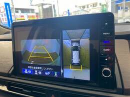 【マルチビューカメラ】を装備しております。全周囲カメラで危険察知。狭い駐車場でも安心して駐車できますね。