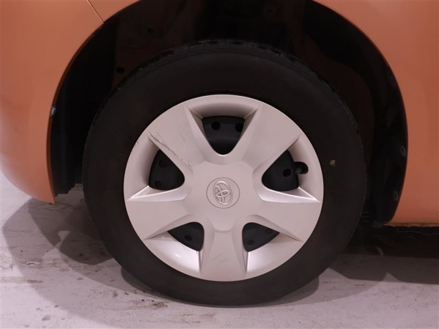 ■装着ホイール■　　スチールホイール＆車体デザインにマッチングしたホイールキャップです。