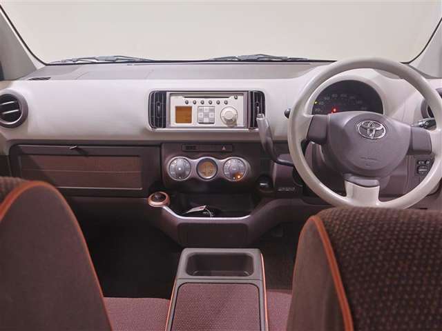 必要な装備を使いやすい位置に配置した機能的な運転席まわり。操作感や車両感覚など、ぜひ運転席に座って確かめてください。