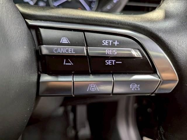【レーダークルーズコントロール】追従型クルーズコントロールは、レーダーやビデオカメラが前方の車の状況を検知し、状況に合わ