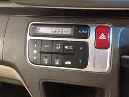 オートエアコンがついていますので、簡単操作で快適に過ごせます。希望の温度に自動調整してくれるのが便利です。