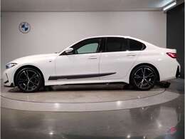 ☆BMWは自動車メーカーとしてのアイデンティティ…BMWらしさを守るため頑なに前後重量配分50:50にこだわり続けています☆