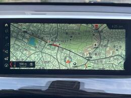 【純正ナビゲーション】BMWのナビゲーションは操作性も良く、詳細な地図情報と交通状況を見やすく表示し、快適なドライビングをサポートしながら目的地までナビゲートします。