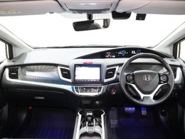 操作性に優れた運転席となります！小物入れや各ボタンの配置にこだわり、使いやすいです！座り心地もよく視認性も良好なのでロングドライブもお任せ下さい！