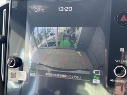 【バックカメラ】駐車時に後方がリアルタイム映像で確認できます。大型商業施設や立体駐車場での駐車時や、夜間のバック時に大活躍！運転スキルに関わらず、今や必須となった装備のひとつです！