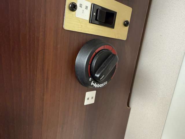 大人気のFFヒーター付きです。冬場も快適にお過ごし頂けます。車体の燃料を使うので燃料の補給なども必要有りません！