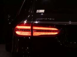 ブルメスターサウンド・アンビエントライト・パノラミックスライディングルーフ・リラクゼーション機能・ヘッドアップディスプレイ・エアサスペンション・シートヒーター・ベンチレーション等豪華装備です！！