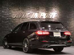 人気のオブシディアンブラック！！　安心の右ハンドル＆正規ディーラー車！！　取説・スペアキー付　事故歴ありません　内外装とても綺麗で高級感漂う心地よい禁煙車輌！！