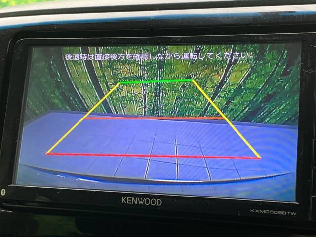 【バックカメラ】駐車時に後方がリアルタイム映像で確認できます。大型商業施設や立体駐車場での駐車時や、夜間のバック時に大活躍！運転スキルに関わらず、今や必須となった装備のひとつです！