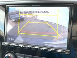 【バックカメラ】駐車時に後方がリアルタイム映像で確認できます。大型商業施設や立体駐車場での駐車時や、夜間のバック時に大活躍！運転スキルに関わらず、今や必須となった装備のひとつです！