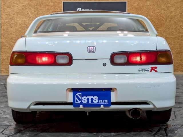 充実装備の1台入荷致しました♪ぜひ実車を見に来てください♪