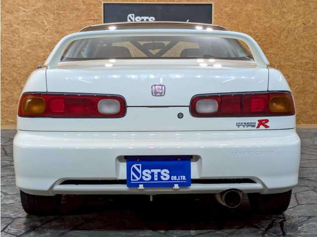 充実装備の1台入荷致しました♪ぜひ実車を見に来てください♪