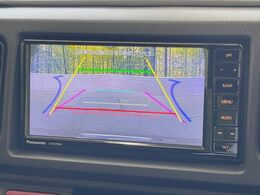 【バックカメラ】駐車時に後方がリアルタイム映像で確認できます。大型商業施設や立体駐車場での駐車時や、夜間のバック時に大活躍！運転スキルに関わらず、今や必須となった装備のひとつです！
