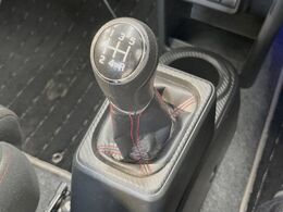 【フロア5速MT】走りの5速MT！！スポーティーな走行をお楽しみいただけます♪
