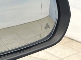 ●ブラインドアシストセンサー：視角からの車を感知し、ドライバーが車線変更を行う際に、警告音と共に注意を促してくれる安全支援機能です！