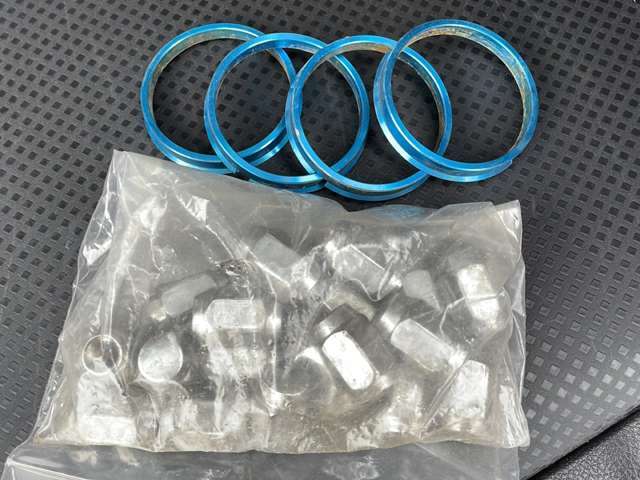 【付属品】このクルマ限定で使える装備品が付いています！使い方などはぜひ実際に店舗にお越しいただき、専門スタッフにお尋ねください！