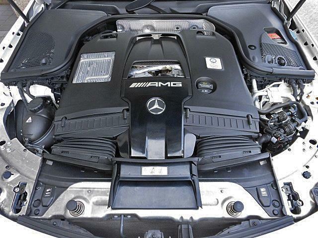 V8　4000ccツインターボエンジンは快調で素晴らしい加速感を生み出します！