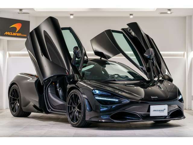 McLarenの象徴であるディヘドラルドアにより天井も開く為、乗り降りが行いやすくなっております。