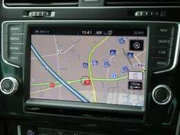 今では必需品のアイテム！VW純正メモリーナビ！知らない道もナビがあれば安心！フルセグも付いてます！お客様のカーライフを快適にサポートしてくますね♪