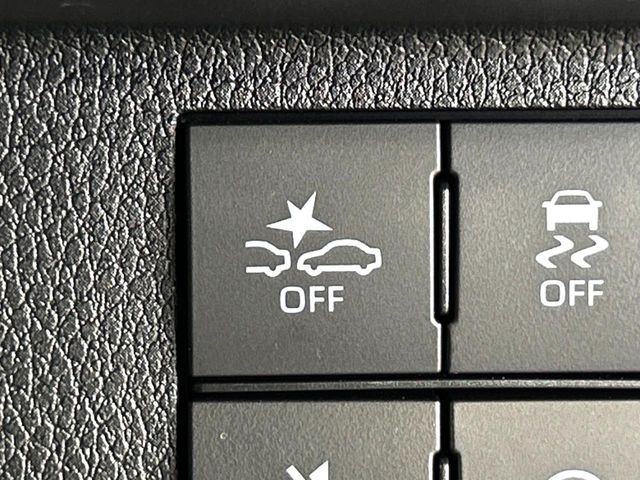 【スマートアシスト】走行中に前方の車両等を認識し、衝突しそうな時は警報とブレーキで衝突回避と被害軽減をアシスト。より安全にドライブをお楽しみいただけます。