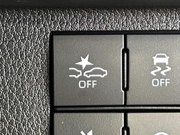 【スマートアシスト】走行中に前方の車両等を認識し、衝突しそうな時は警報とブレーキで衝突回避と被害軽減をアシスト。より安全にドライブをお楽しみいただけます。