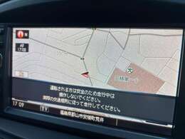 ナビが装備されてますので初めて訪れる場所でも迷わずに目的地に到着できますね♪長距離ドライブでCDも聞くことが出来るので、ドライブも一層楽しくなりますよ♪