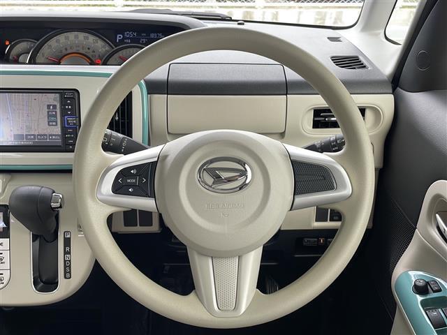 【ステアリング】軽い力で扱いやすいハンドルです。目立つ傷やスレなどなく綺麗な状態です！除菌プランいれていただくとさらに快適に！清潔なお車はお子様にも安心ですね！