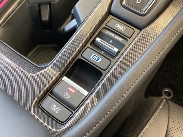 4つの異なる加速感を楽しめるドライブモードスイッチがついています。SPORT、NORMAL、COMFORT、ECONなど、シーンに合わせて最適な加速感を楽しめるドライブモードスイッチです。