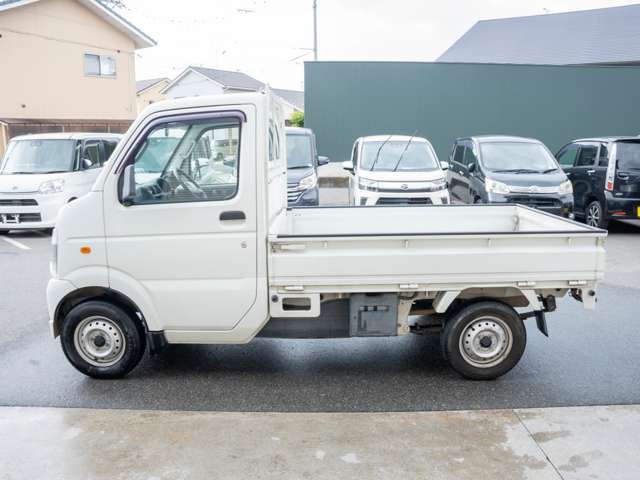 この時期にお買い得な1台を是非♪お客様のお車をプロの見立てでより良い1台をプロデュースします！是非一度お店に遊びに来てください☆