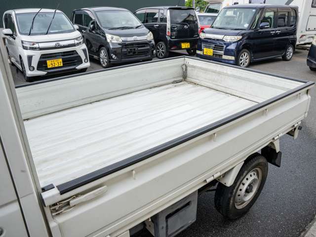 お車の車検整備もお受付致しております。他店で高額な継続車検見積をされた方、一度当社の見積りと比較して下さい。同じ作業内容でも違いが有りますよ。