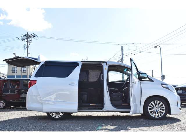 パワーバックドア装着で開閉もボタン一つで可能でございます♪　☆もちろん！バッテリーやブレーキパットなども基準値以下の場合は追加費用無しで交換をさせて頂きます☆