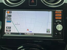 【純正ナビ】人気の純正ナビを装備しております。ナビの使いやすさはもちろん、オーディオ機能も充実！キャンプや旅行はもちろん、通勤や買い物など普段のドライブも楽しくなるはず♪