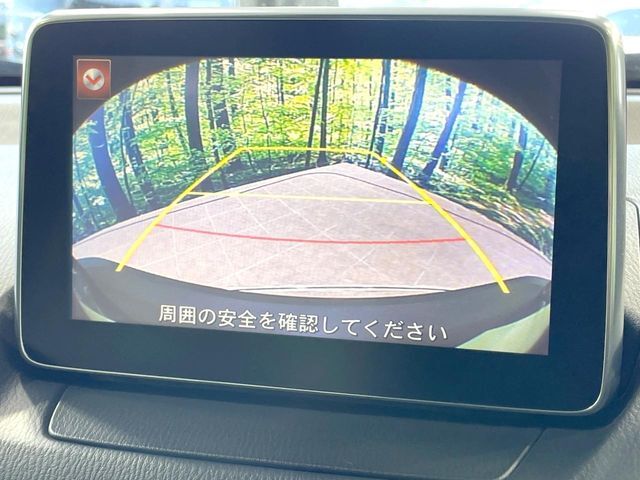 【バックカメラ】駐車時に後方がリアルタイム映像で確認できます。大型商業施設や立体駐車場での駐車時や、夜間のバック時に大活躍！運転スキルに関わらず、今や必須となった装備のひとつです！