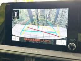 【バックカメラ】駐車時に後方がリアルタイム映像で確認できます。大型商業施設や立体駐車場での駐車時や、夜間のバック時に大活躍！運転スキルに関わらず、今や必須となった装備のひとつです！