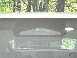 【ドライブレコーダー】安心・安全なカーライフに必須のドライブレコーダーを装備！走行中はもちろん、あおり運転や事故に遭遇した際の状況も映像で記録し、万一のリスクに備えます。