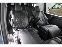 オットマン付きロングスライドシートが4脚装着済み！