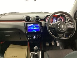 開放感のある運転席まわり！　運転席からの視界は良好です。