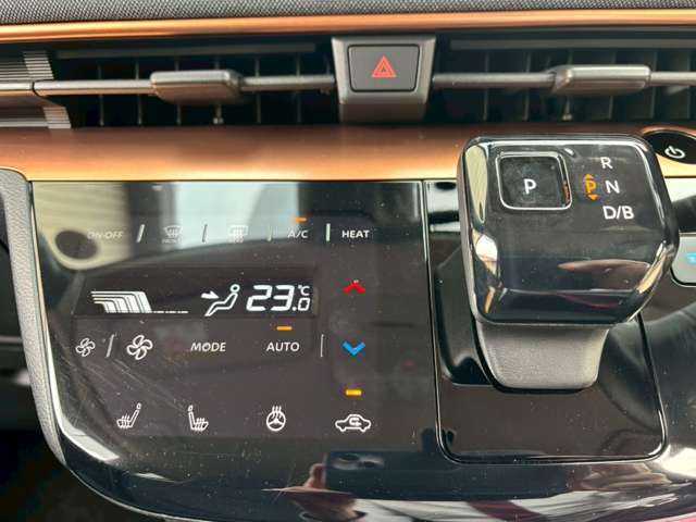☆雨が降ってても大丈夫☆今日は休みだ！車を見に行こう！と思っても雨が降ったりしてると困っちゃいますよね。当店は屋内でお車を見る事が出来ます。晴れの日も雨の日も、いつでも見に来てくださいね。