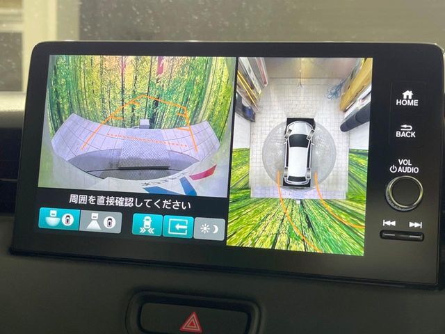 【マルチビューカメラシステム】専用のカメラにより、上から見下ろしたような視点で360度クルマの周囲を確認することができます☆死角部分も確認しやすく、狭い場所での切り返しや駐車もスムーズに行えます。