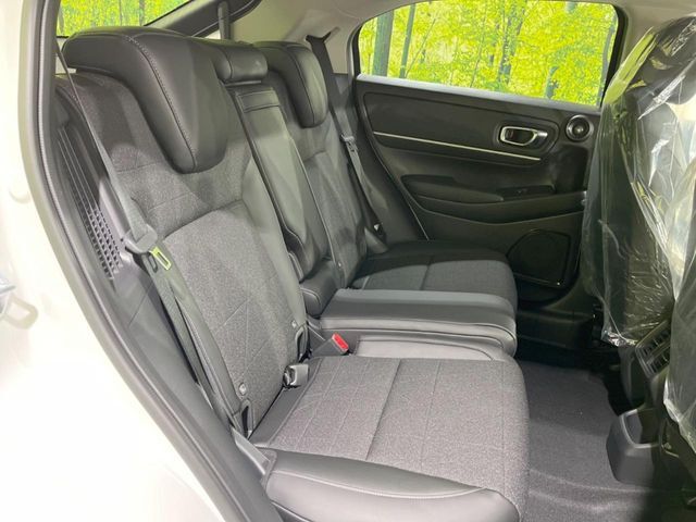 後部座席も気になるようなキズ・汚れやへたり等、大きなダメージはなく、良好な状態です。