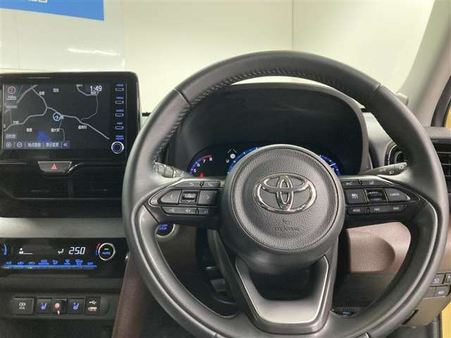 先進性と高級感あふれるコックピットを演出。誰がハンドルを握っても運転しやすい、開放的な視界が魅力です☆