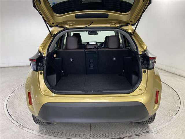 大きく開くバックドアは、荷物の積み降ろしが楽です。