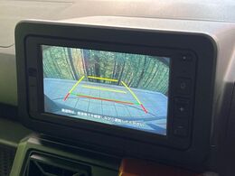 【バックカメラ】駐車時に後方がリアルタイム映像で確認できます。大型商業施設や立体駐車場での駐車時や、夜間のバック時に大活躍！運転スキルに関わらず、今や必須となった装備のひとつです！