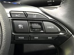 【レーダークルーズコントロール】高速道路での長距離走行が楽に！！自動で速度を保つクルーズコントロールが、衝突軽減システムと連携し、前方の車両を感知して車間を保つように速度調節してくれます！！