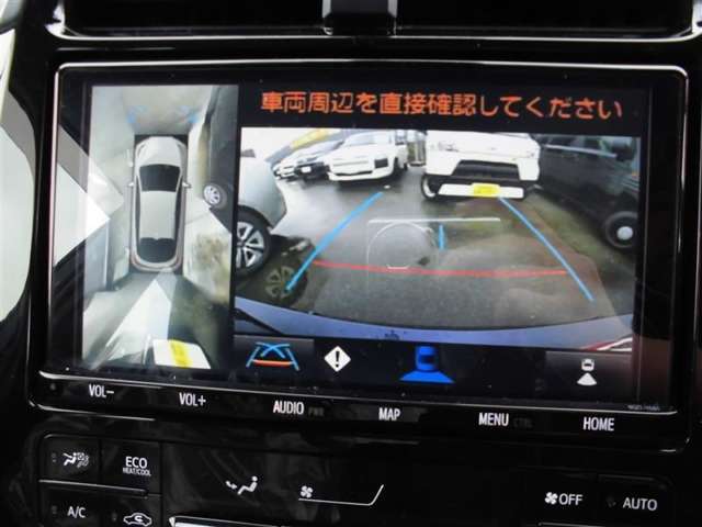 車庫入れも安心のバックモニター、パノラミックビューモニター。